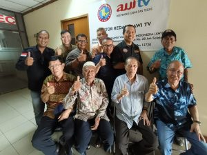 POTONG TUMPENG DIRESMIKANNYA KANTOR REDAKSI AWI TV