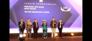 PERUMDA BPR Bank Kota Kediri Jatim Mendapatkan Penghargaan TOP GRC Awards 2024 Bintang 3 (***) : Penghargaan GRC Terbesar dan Paling Membanggakan di Indonesia