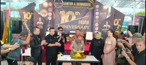 Persatuan Artis Dangdut dan Musisi Indonesia (PADMI) merayakan ulang tahun ke-10 bersama Persatuan Olahraga Raga Panco Indonesia (POPI)